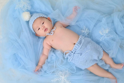 广州代怀试管生子宝宝上眼皮肿